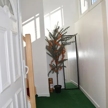 La Joie Dans Quartier Chic