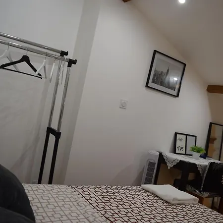 La Joie Dans Quartier Chic 아파트 *